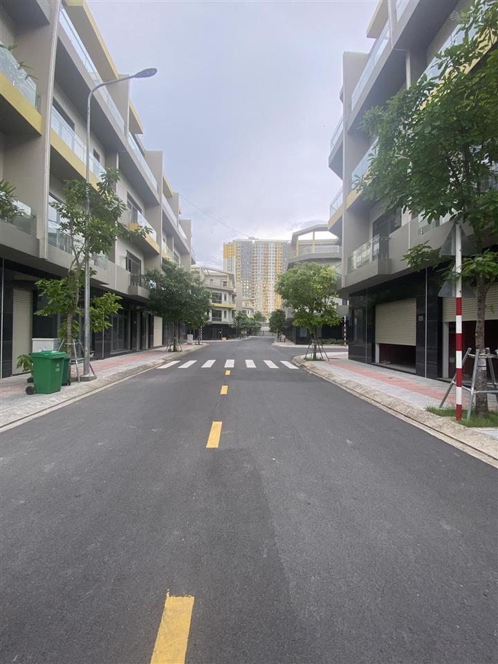 Nhà phố bcons 76.5m2  ngang 4.18m  đường thống nhất  ql1k