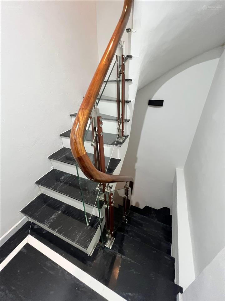 Nhà đội cấn, dt 60m2 * 5tmt 5m. ngõ rộng, thông  kinh doanh nhỏ  2 thoáng  30m ra ô tô  13 tỷ