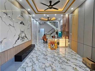 Kẹt tiền nên cần bán gấp căn nhà nằm ngay đường phạm thế hiển, quận 8, gần chợ phạm thế hiển