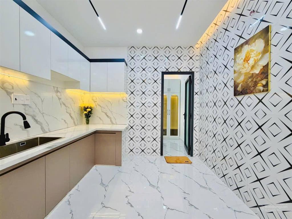 Bán gấp căn nhà ở đường tạ quang bửu, quận 8, dt 8x18m, nhà hiện tại đang cho thuê 15tr/tháng