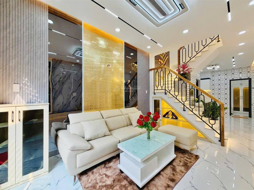 Bán gấp căn nhà ở đường tạ quang bửu, quận 8, dt 8x18m, nhà hiện tại đang cho thuê 15tr/tháng