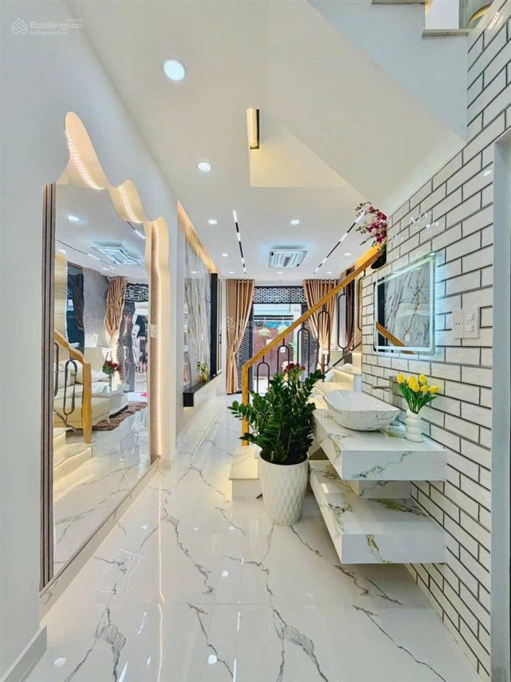 Bán gấp căn nhà ở đường tạ quang bửu, quận 8, dt 8x18m, nhà hiện tại đang cho thuê 15tr/tháng
