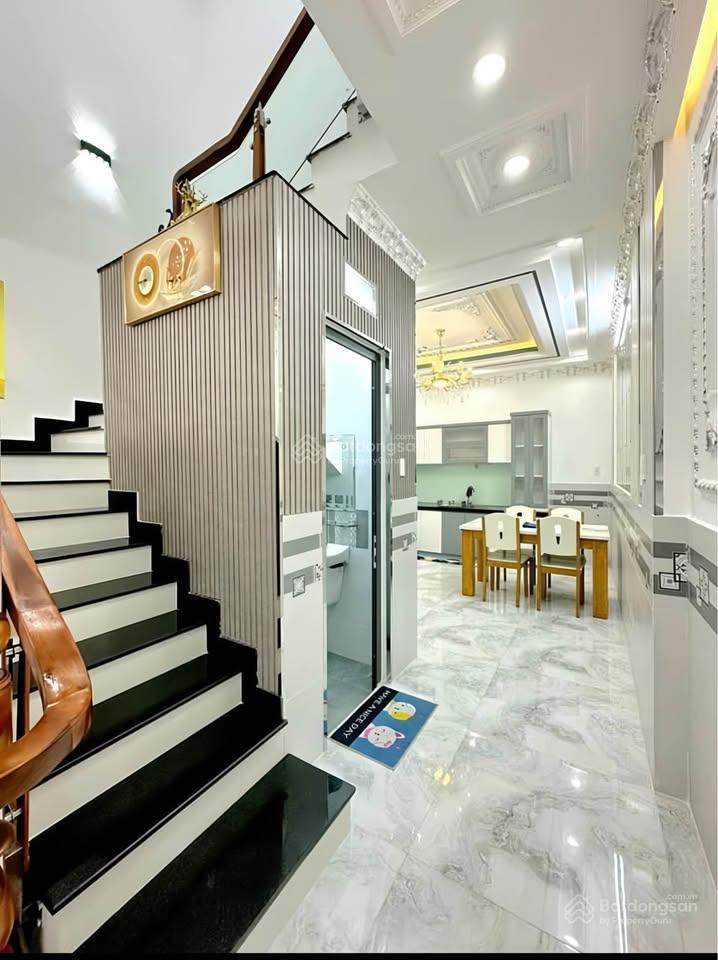 Chính chủ cần sang nhượng lại căn nhà tại đường bùi minh trực, quận 8, dt 6x20m giá 7 tỷ