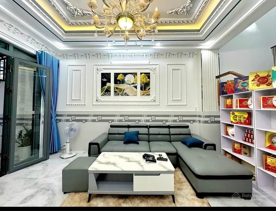 Chính chủ cần sang nhượng lại căn nhà tại đường bùi minh trực, quận 8, dt 6x20m giá 7 tỷ
