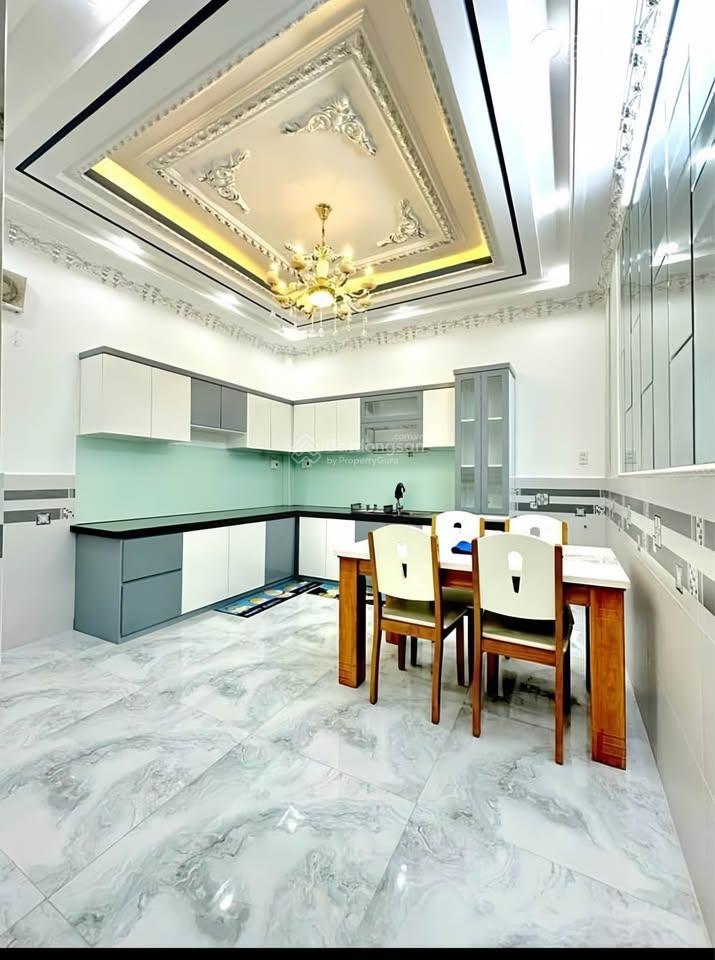 Chính chủ cần sang nhượng lại căn nhà tại đường bùi minh trực, quận 8, dt 6x20m giá 7 tỷ