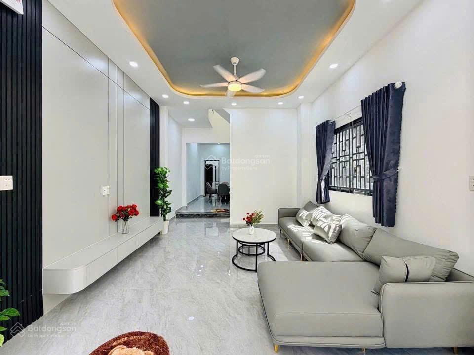 Chính chủ cần bán gấp căn nhà ngay đường cao lỗ quận 8, dt 60m2, đang cho thuê mỗi tháng 14tr/tháng