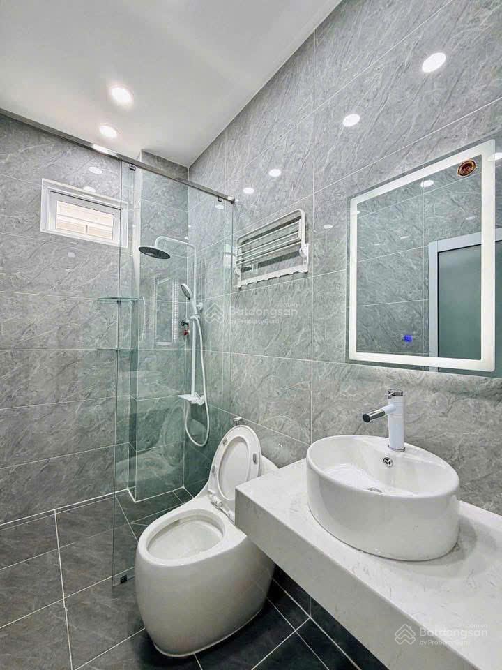 Chính chủ cần bán gấp căn nhà ngay đường cao lỗ quận 8, dt 60m2, đang cho thuê mỗi tháng 14tr/tháng