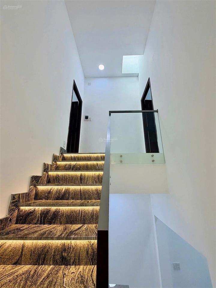 Chính chủ cần bán gấp căn nhà ngay đường cao lỗ quận 8, dt 60m2, đang cho thuê mỗi tháng 14tr/tháng