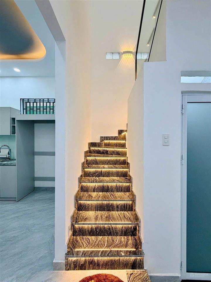 Chính chủ cần bán gấp căn nhà ngay đường cao lỗ quận 8, dt 60m2, đang cho thuê mỗi tháng 14tr/tháng