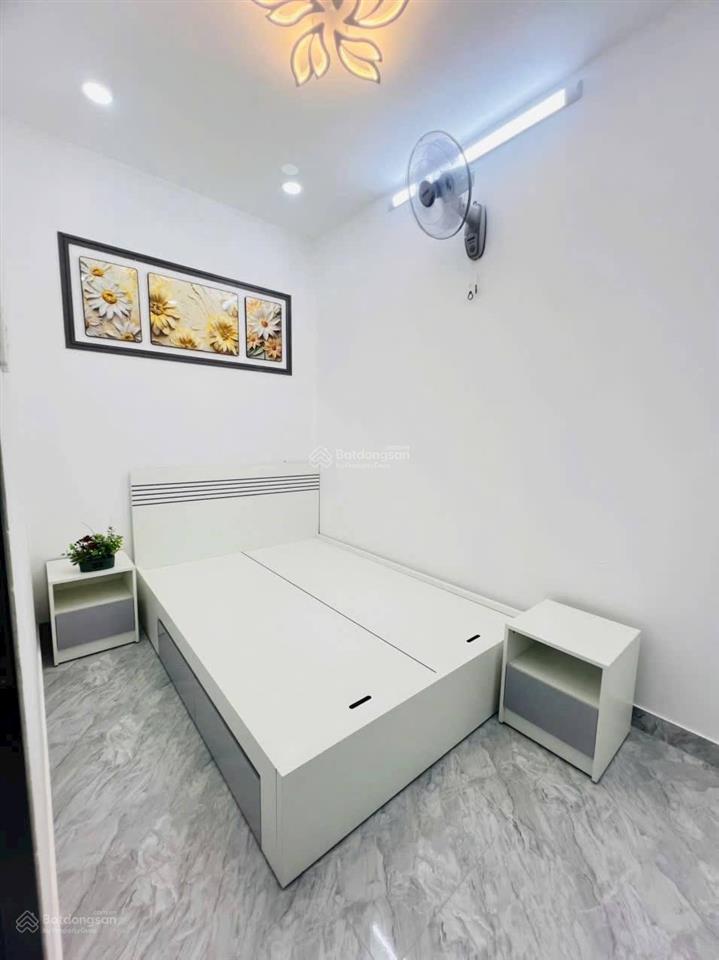 Chính chủ bán gấp căn nhà ngay trên đường hậu giang, q6 dt 4x16m2