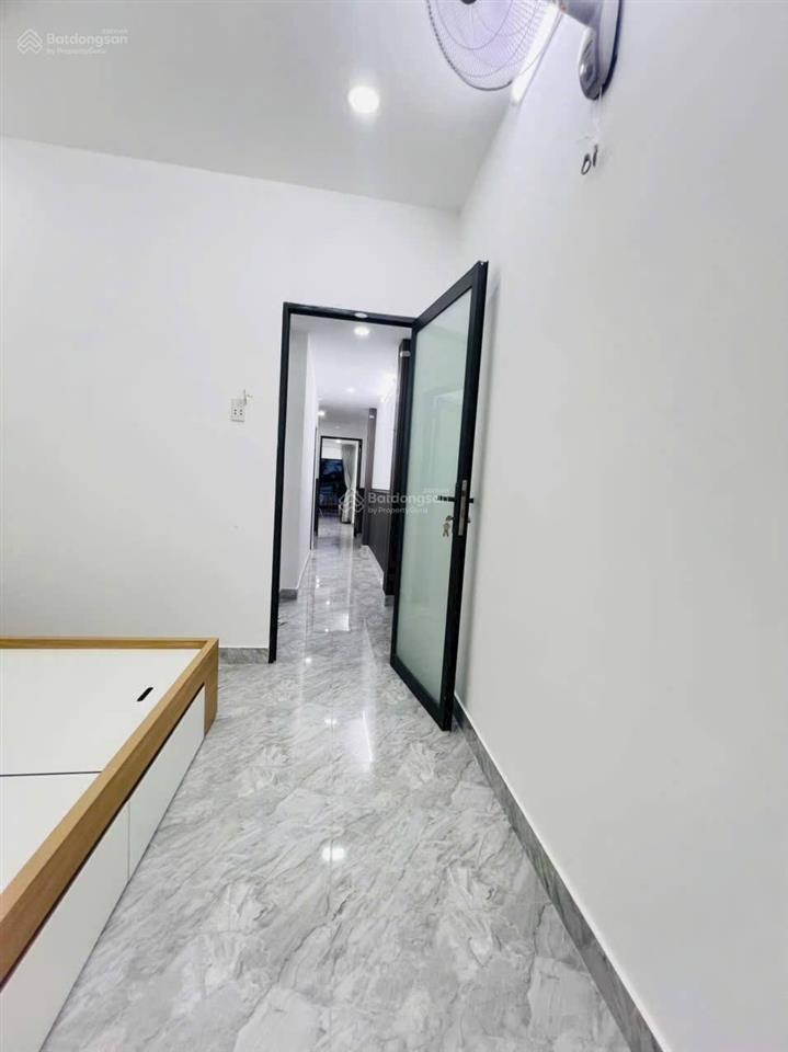 Chính chủ bán gấp căn nhà ngay trên đường hậu giang, q6 dt 4x16m2