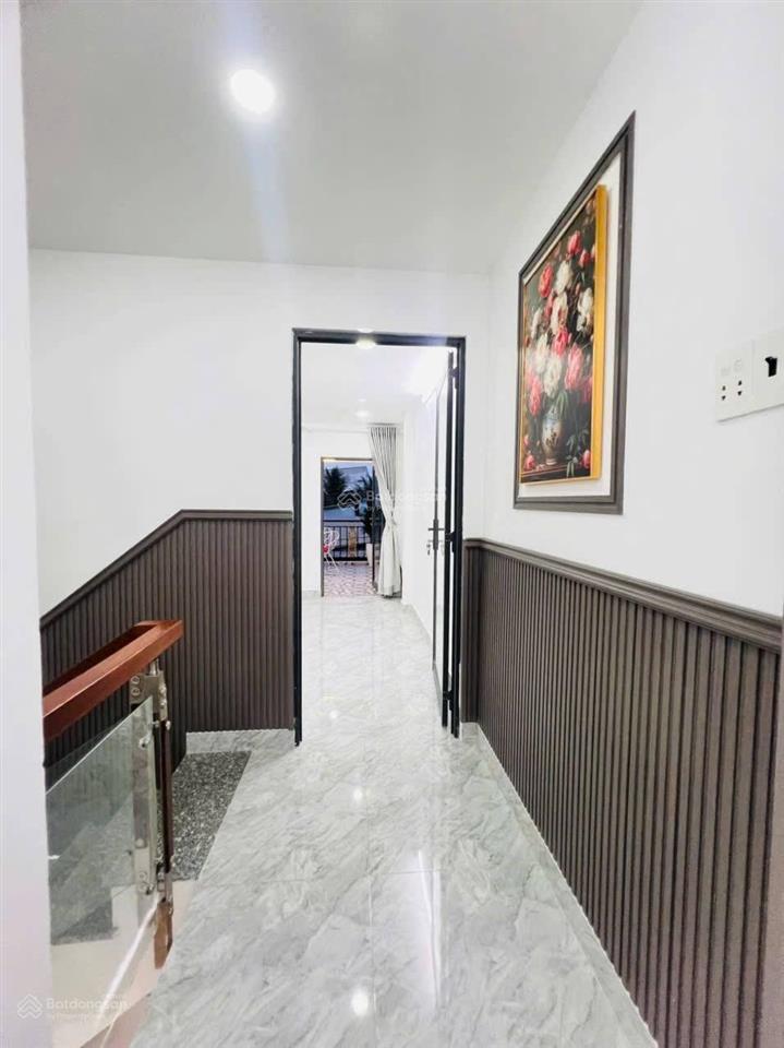 Chính chủ bán gấp căn nhà ngay trên đường hậu giang, q6 dt 4x16m2