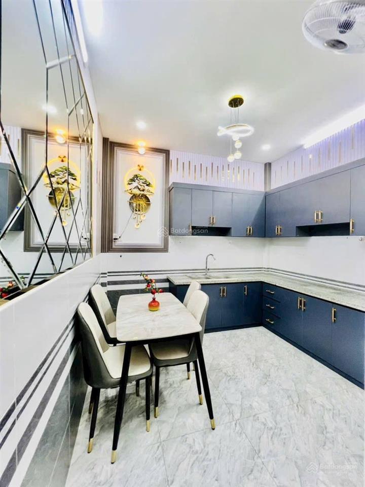 Chính chủ bán gấp căn nhà ngay trên đường hậu giang, q6 dt 4x16m2