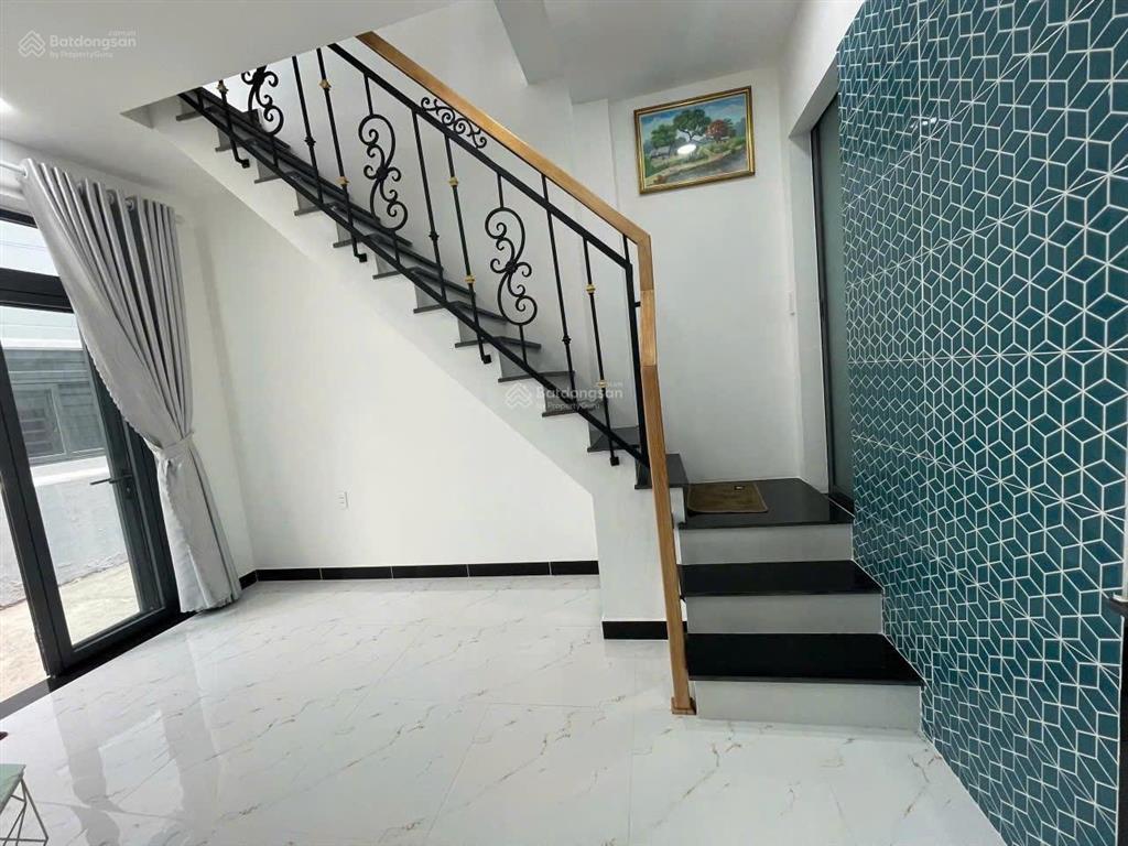Chính chủ cần bán gấp căn nhà ở đoàn nguyễn tuấn, xã hưng long, bình chánh, dt 8x10m