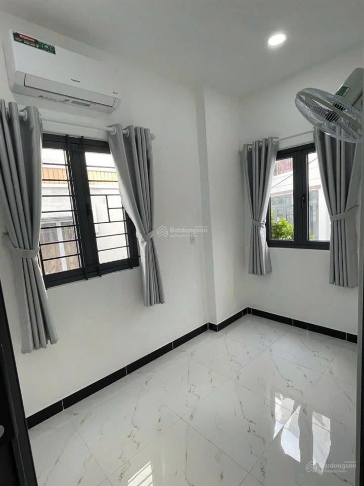 Chính chủ cần bán gấp căn nhà ở đoàn nguyễn tuấn, xã hưng long, bình chánh, dt 8x10m