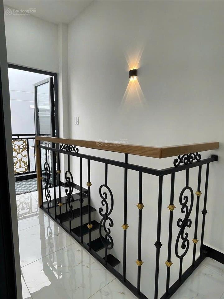 Chính chủ cần bán gấp căn nhà ở đoàn nguyễn tuấn, xã hưng long, bình chánh, dt 8x10m