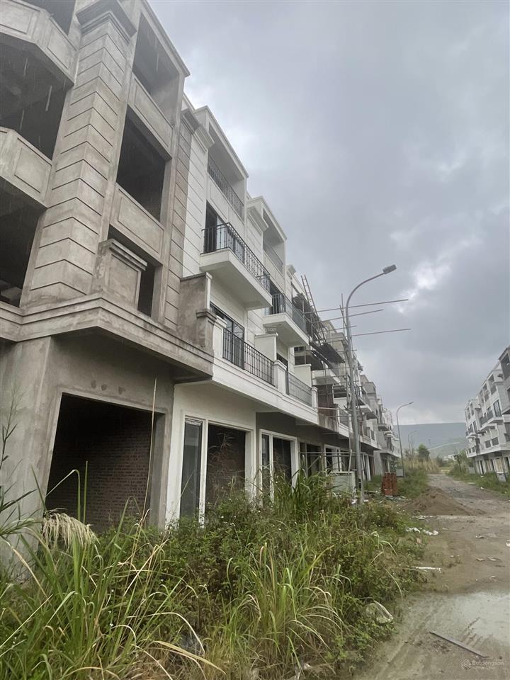 Còn duy nhất căn hiếm giá rẻ 17x.tr/m2 đất, ô liền kề cạnh góc, cách mặt trục đường chính chỉ 30m.