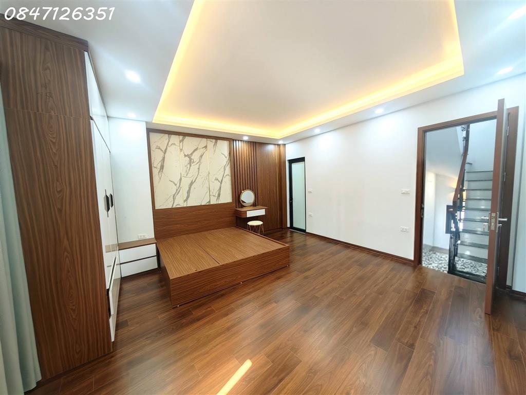 💥Siêu phẩm Cầu Giấy 40m 7T thang máy, gần ô tô, mới tinh, nhỉnh 11 tỷ