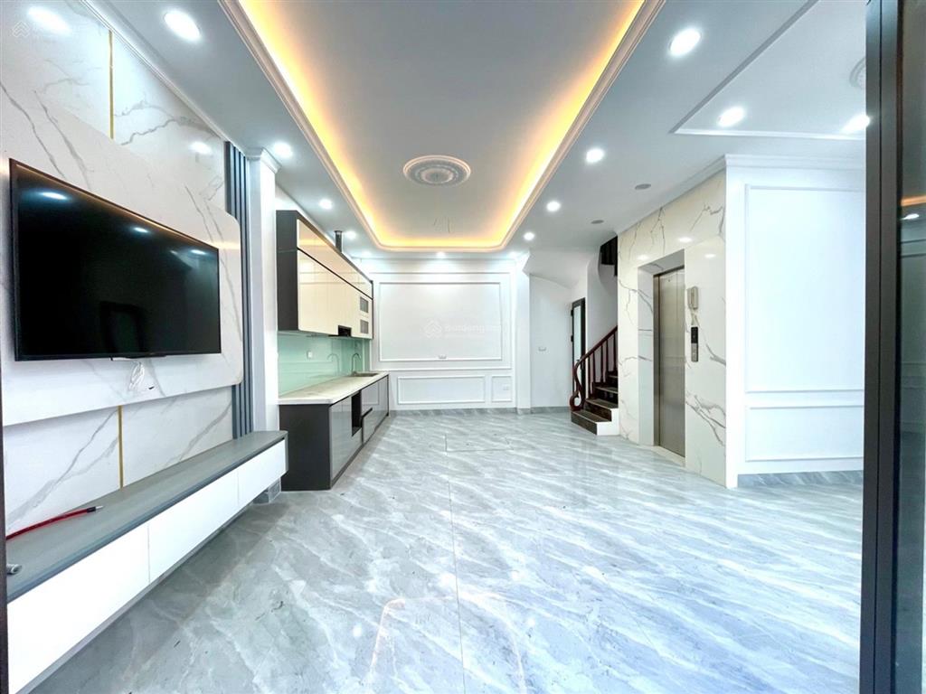 Nhà mới thang máy gần ô tô đỗ tiện ích không thiếu gì
