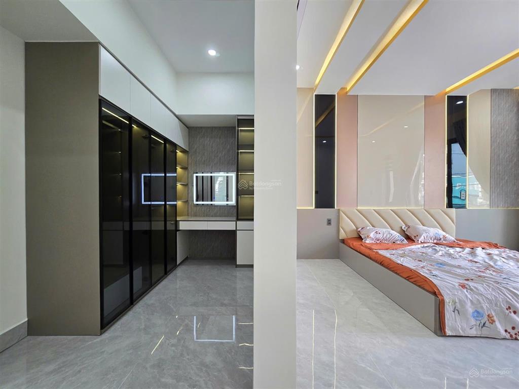 Chính chủ gởi bán nhà 3 tầng mới , nội thất đẹp. đường nguyễn đức thiệu . sát đường thăng long