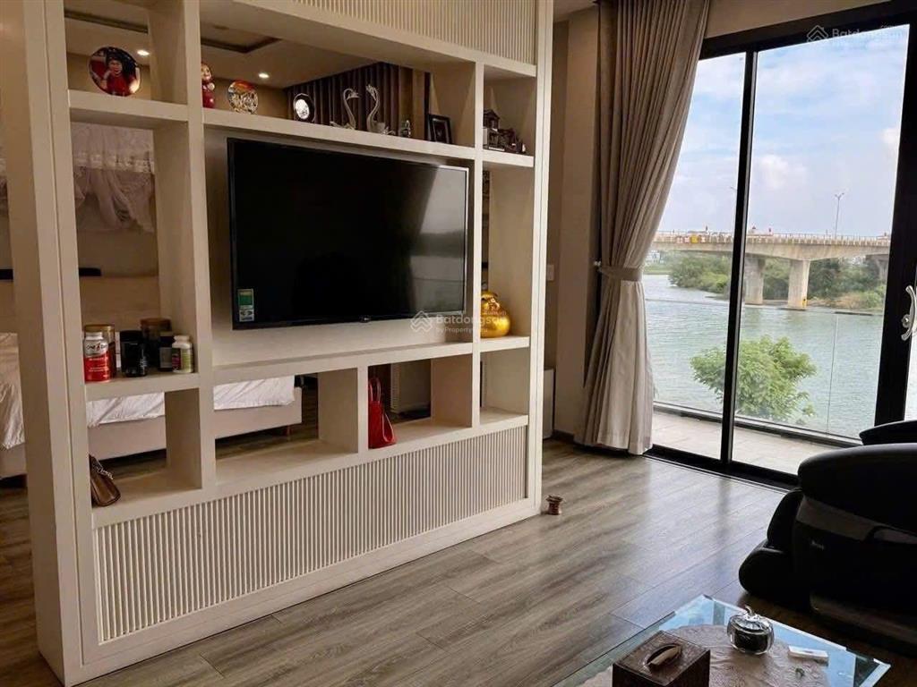 Biệt thự đảo nổi view sông lớn diện tích đất 367m diện tích xây dựng 600m