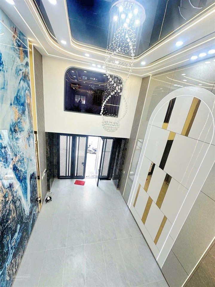 Nhà 5 tầng, 4,1m x 18m, mới đẹp 100%  tặng full nội thất xịn sò, sát mặt tiền dương thị mười q12