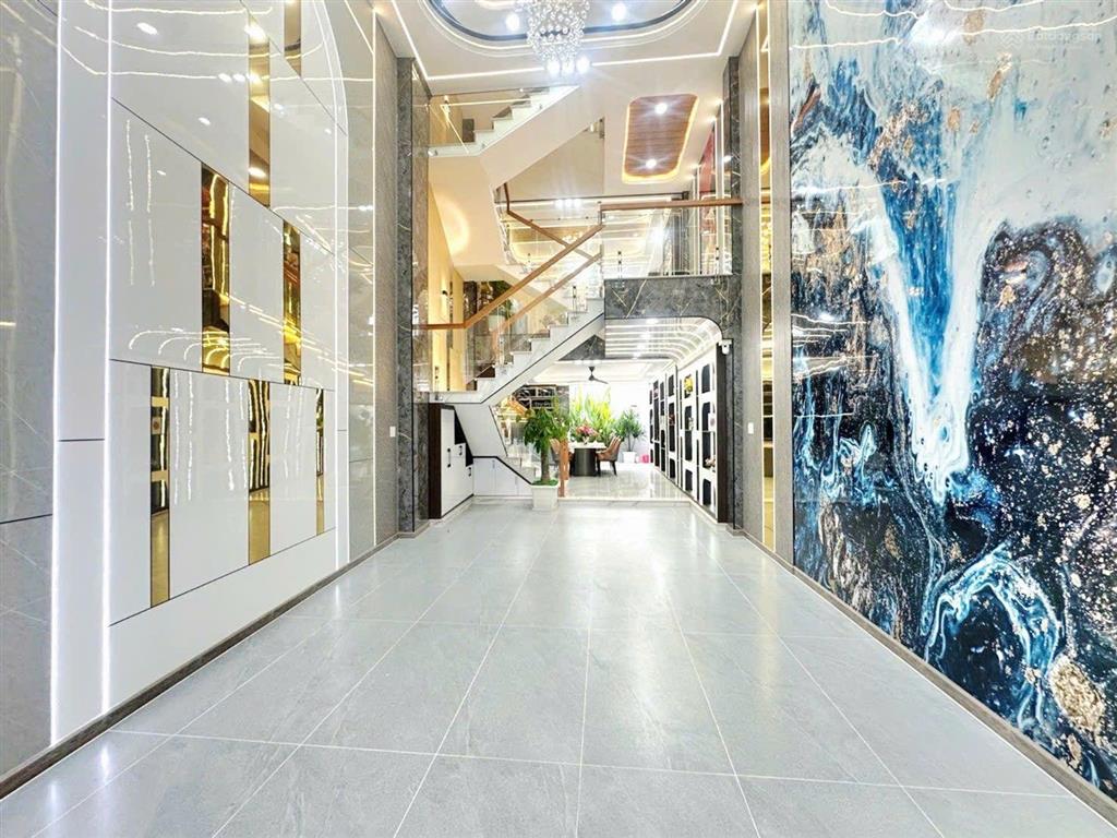 Nhà 5 tầng, 4,1m x 18m, mới đẹp 100%  tặng full nội thất xịn sò, sát mặt tiền dương thị mười q12