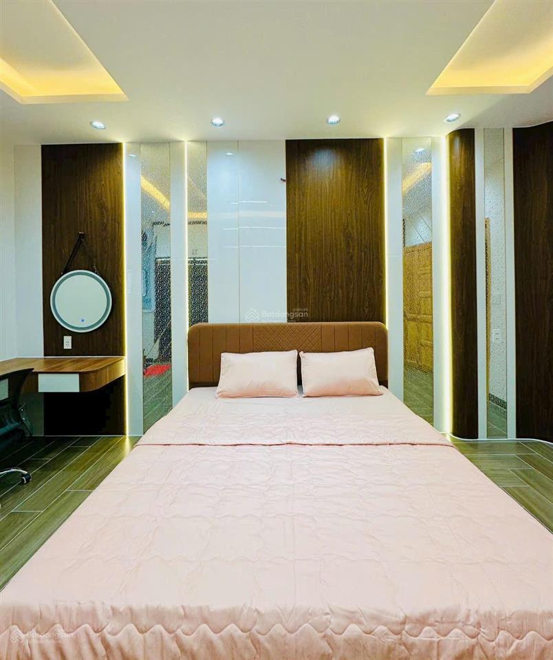 Nhà mặt tiền kinh doanh khu nhộn nhịp sầm uất