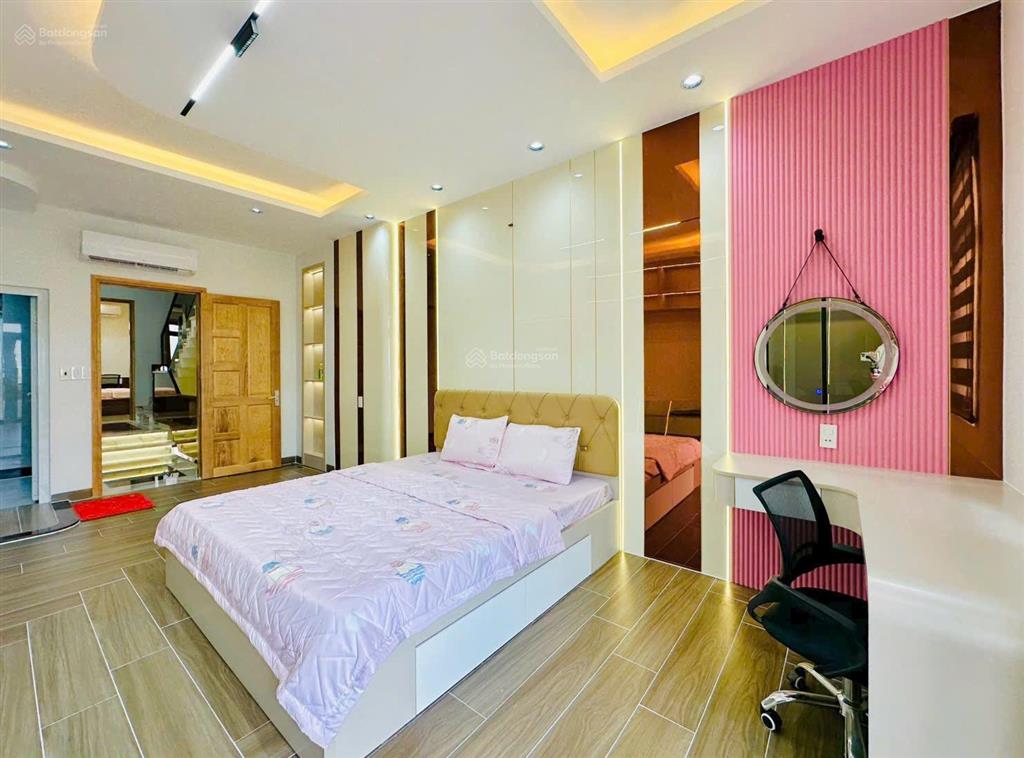 Nhà mặt tiền kinh doanh khu nhộn nhịp sầm uất