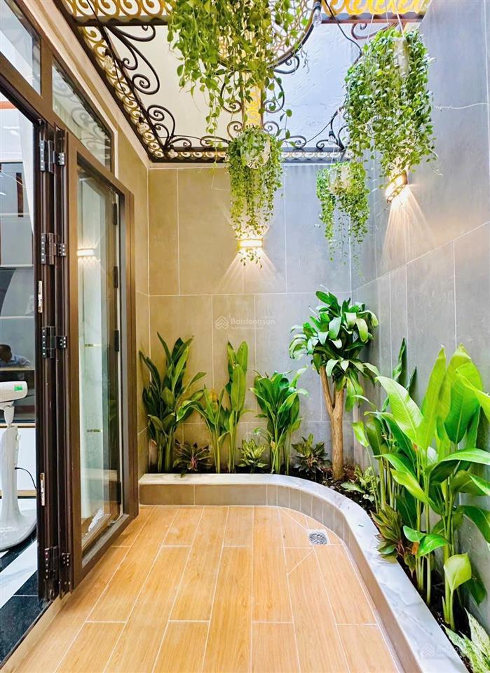 Nhà mặt tiền kinh doanh khu nhộn nhịp sầm uất