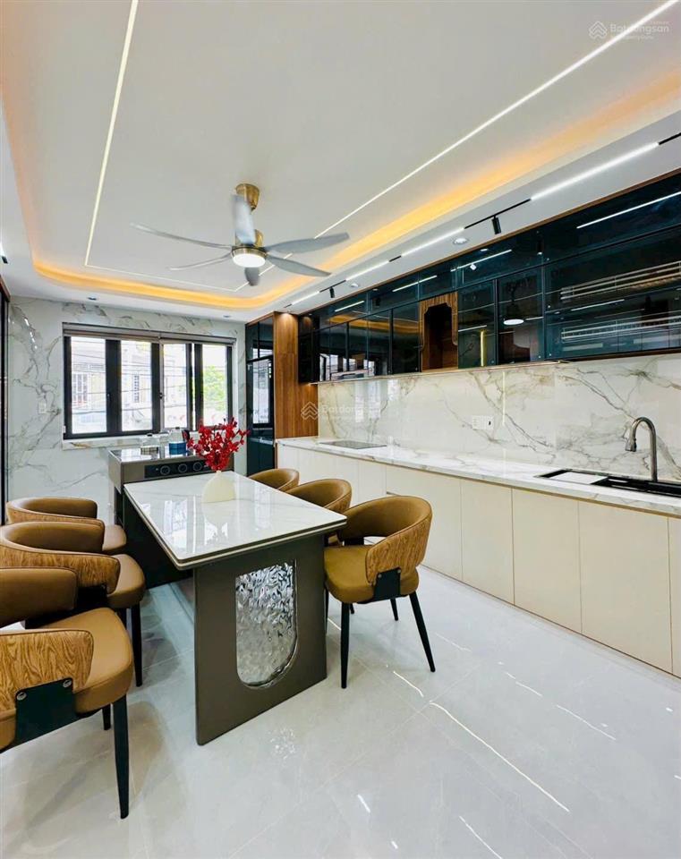 Nhà mặt tiền kinh doanh khu nhộn nhịp sầm uất