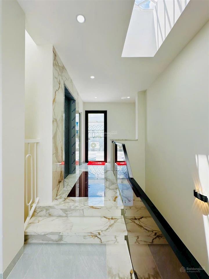 Nhà mặt tiền kinh doanh khu nhộn nhịp sầm uất