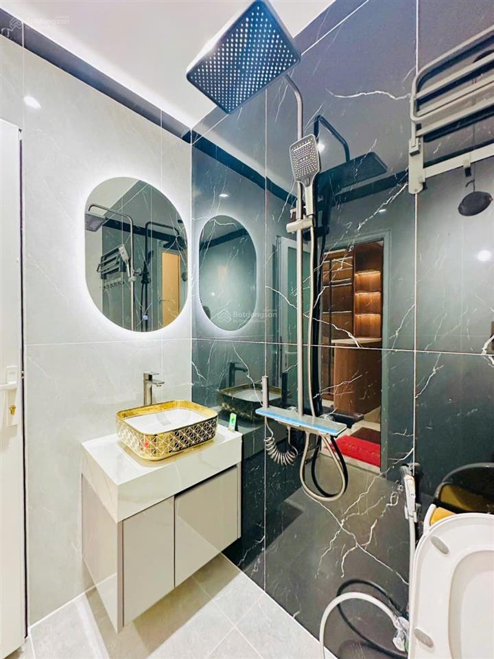 Nhà mặt tiền kinh doanh khu nhộn nhịp sầm uất