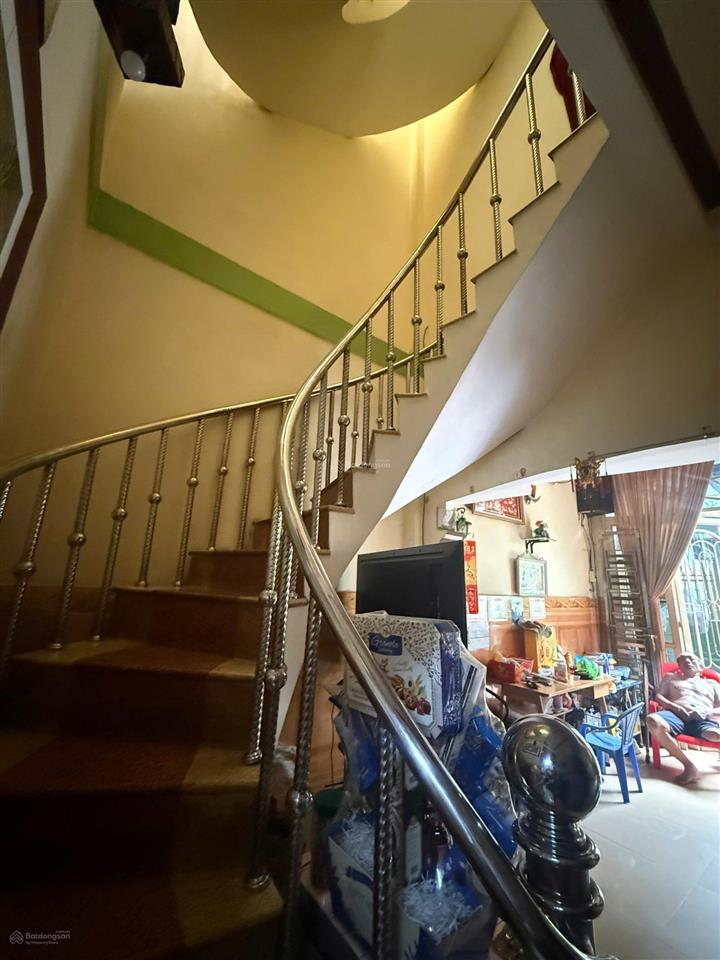 Giảm còn 5t2, quận 11 giáp quận 10, giảm sâu 5t2 42m2 3 tầng 4pn