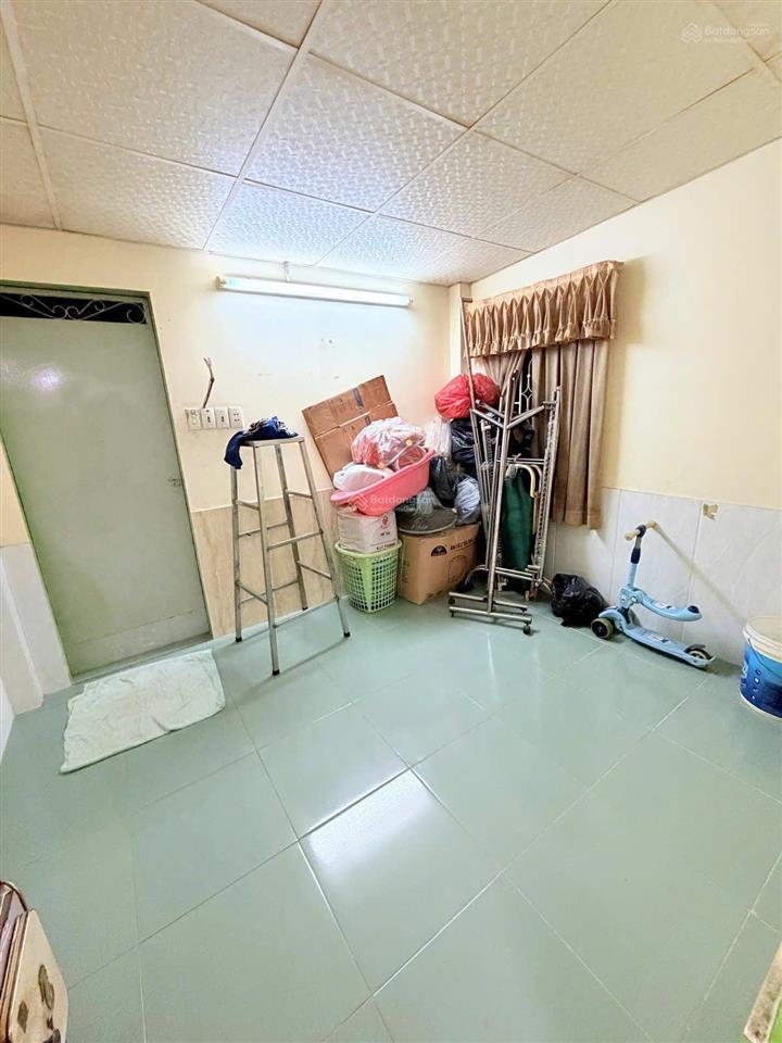 Giảm còn 5t2, quận 11 giáp quận 10, giảm sâu 5t2 42m2 3 tầng 4pn
