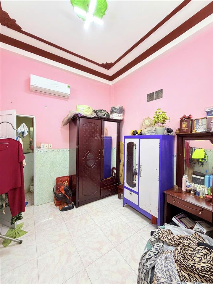 Giảm còn 5t2, quận 11 giáp quận 10, giảm sâu 5t2 42m2 3 tầng 4pn