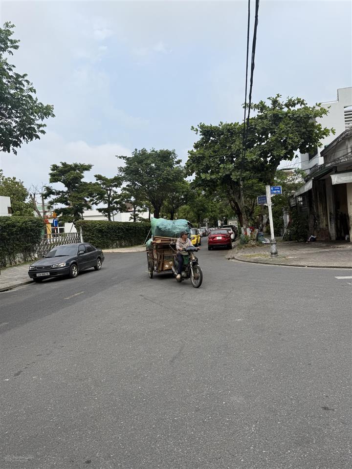 0905 557 *** chủ gấp bán mặt tiền trịnh đình thảo. dt 300m2 đường 15,5m lề 7,5m chỉ 32,9 tỷ