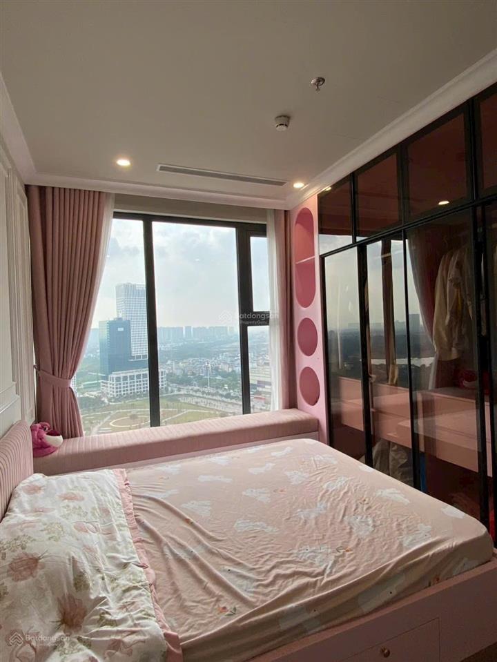 Do chuyển công tác, chủ nhà cần chuyển nhượng lại căn hộ 3pn, vị trí căn góc siêu đẹp, full đồ mới