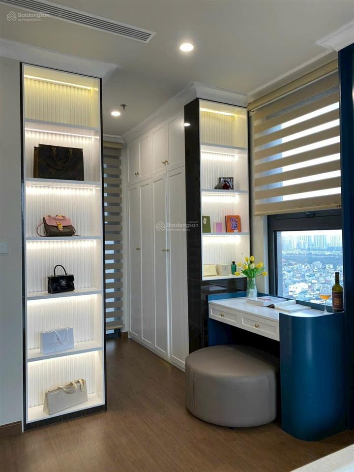 Do chuyển công tác, chủ nhà cần chuyển nhượng lại căn hộ 3pn, vị trí căn góc siêu đẹp, full đồ mới