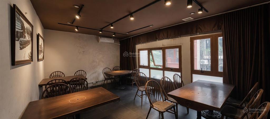 Ví trí vip, mặt bằng lớn  147m, mặt tiền 6m, chính chủ. cách tràng tiền 10 phút.