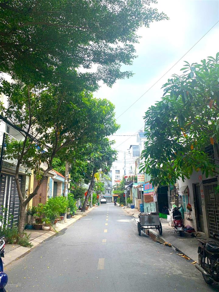 Bán nhà riêng đường dương quảng hàm ngay sau lưng vincom  hẻm xe tải thông  80m2(4.2x19)  9,9 tỷ