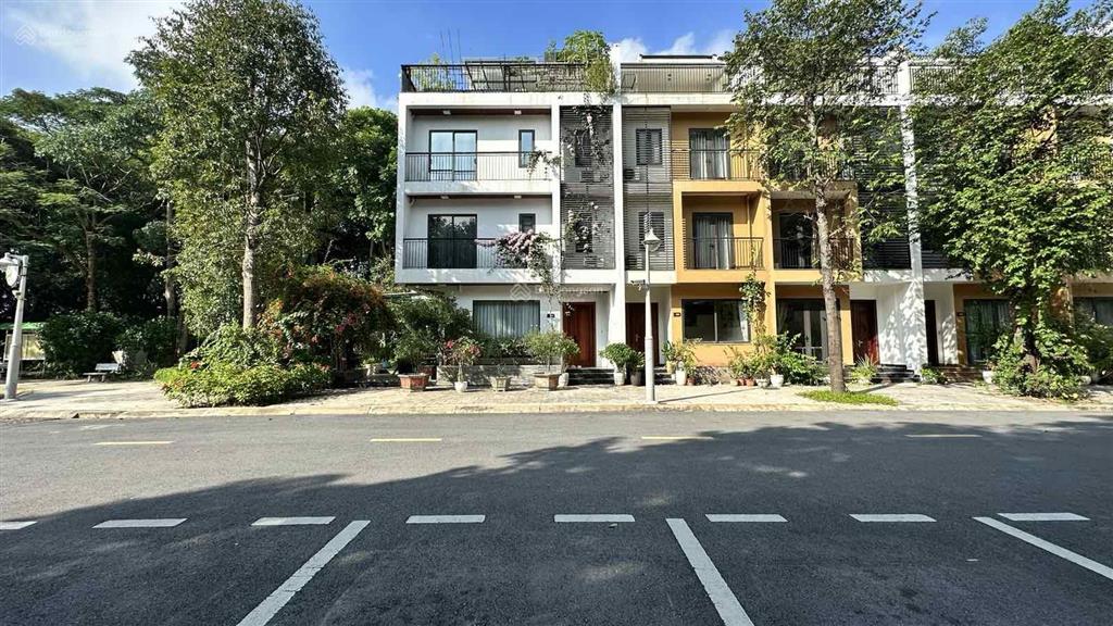 Bán căn shophouse, nhà phố thảo nguyên diện tích 100m vừa ở vừa kinh doanh, mặt đường 30m