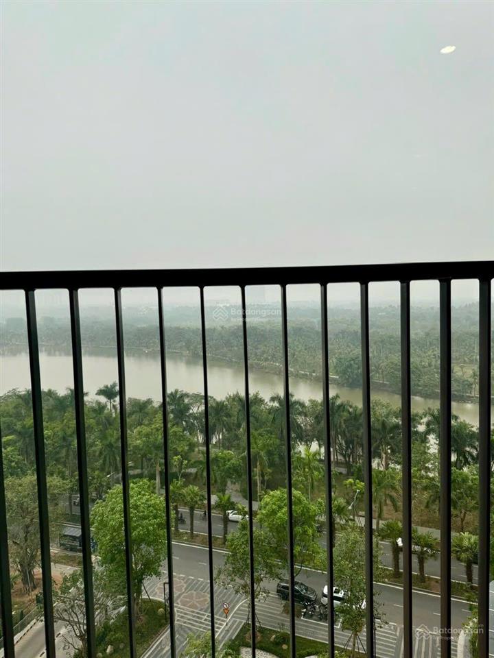 Chính chủ cần bán căn hộ 2 phòng ngủ toà landmark, ecopark view công viên hồ thiên nga