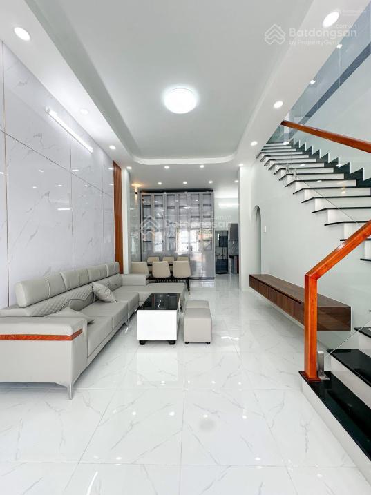 Chủ gửi bán nhà mới xây đường 18b , ngang 5m dài 20m giá 990tr gần chợ bình chánh