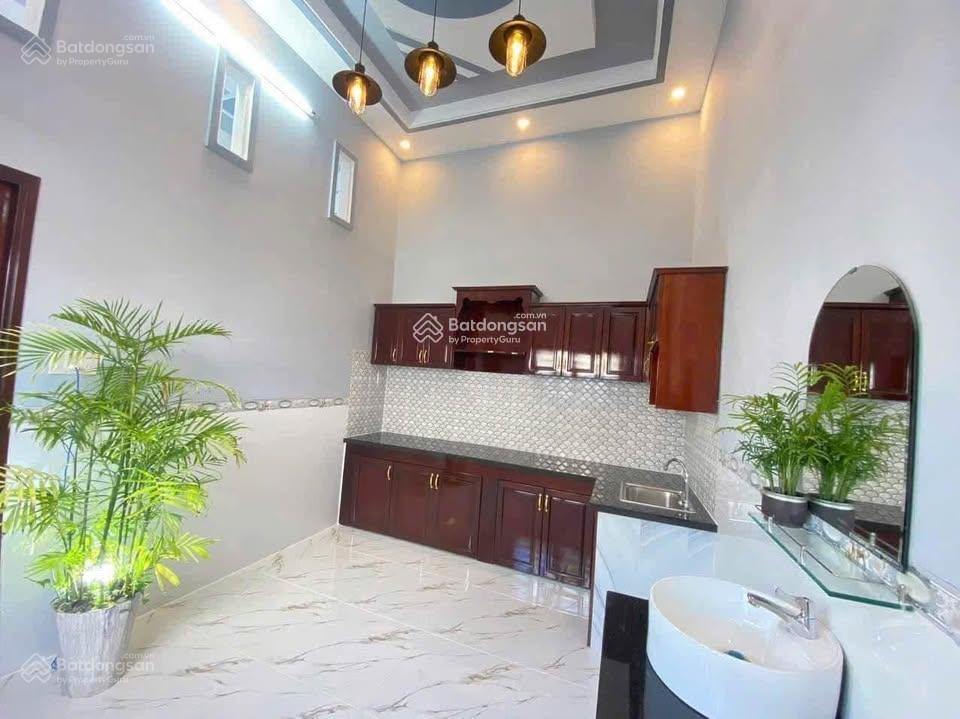 Thanh lý 990tr nhà có 3 phòng trọ thu nhập 15tr/tháng đối diện chợ bình điềnsát bên làng đại học
