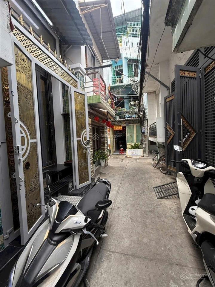 Bán nhà đúc 2 lầu bình hưng chỉ 1 tỷ 170  gần satra phạm hùng