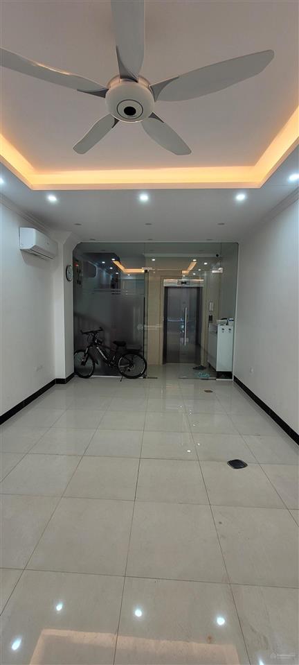 41/45 m2  26 tỷ câu giấy ! nhà mới phân lô ,thang máy ngõ ô tô kinh doanh