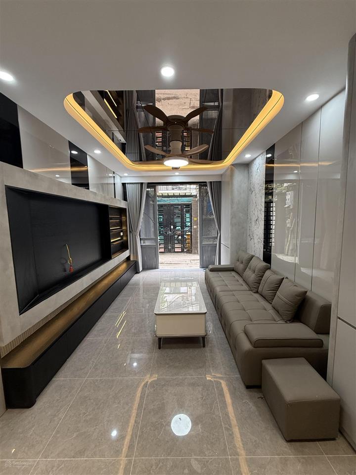 Nhà đẹp giá rẻ thanh xuân 38 m2  11 tỷ full nội thất xịn đẹp hai thoáng trước sau 5 tầng 8 phòng