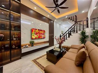 8.95 tỷ  34/ 36 m2 nhà mới 4 tầng thiết kế đẹp giá tốt khu vực tôn thất tùng ( đống đa )