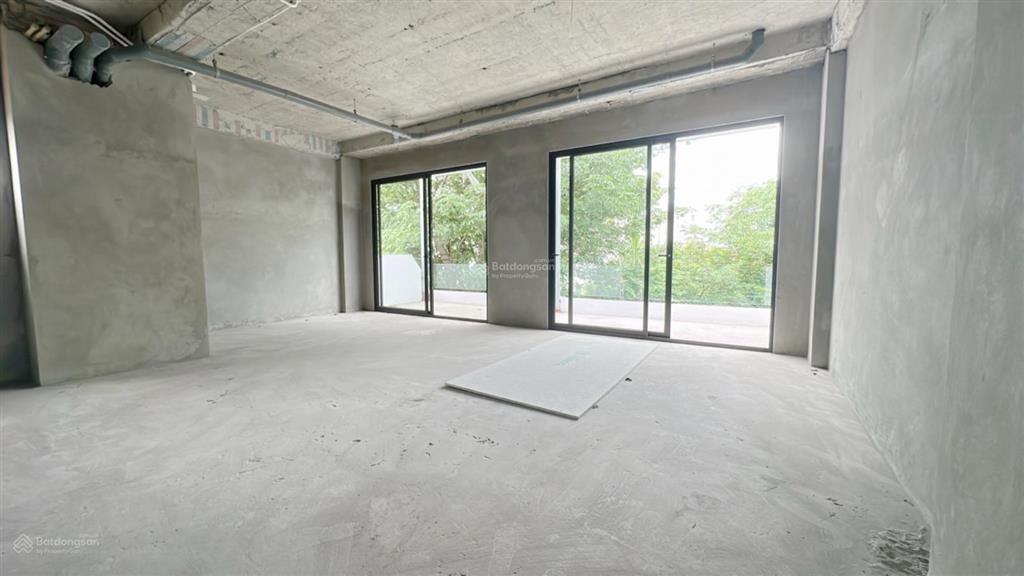 117/125 m2  mặt tiền 7,4 m  tòa nhà văn phòng mặt phố vũ hữu , 7 tầng mới hoàn thiện .